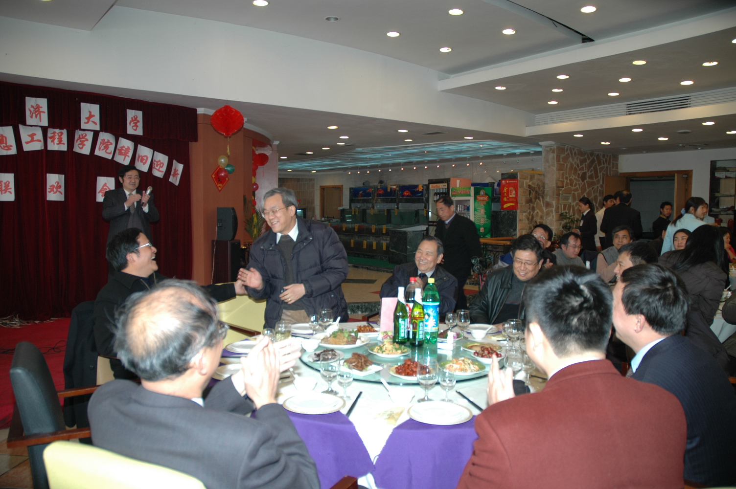 PG电子举行辞旧迎新联欢会图片